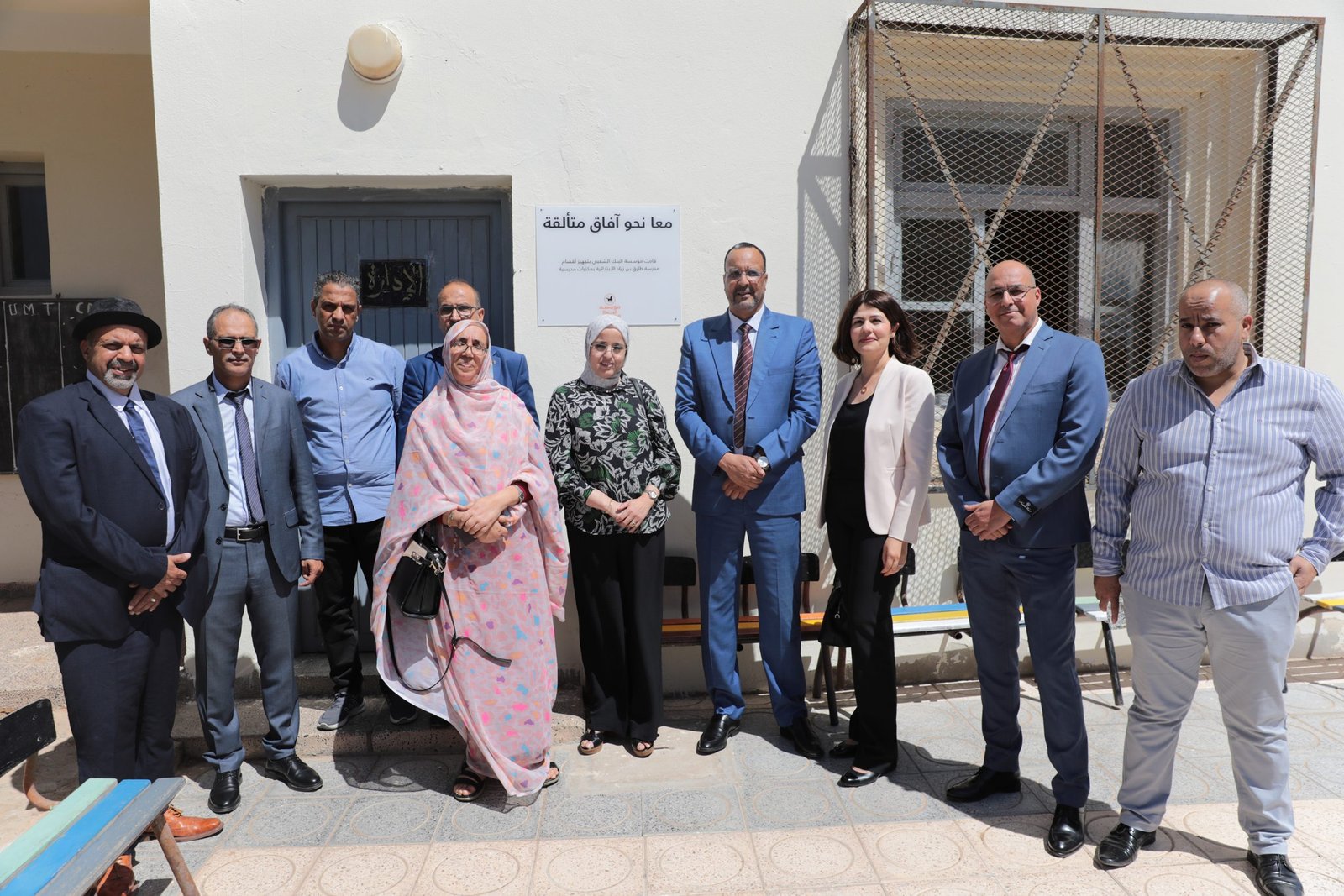 تجهيز مدرسة طارق بن زياد  باثنتي عشرة خزانة للكتب