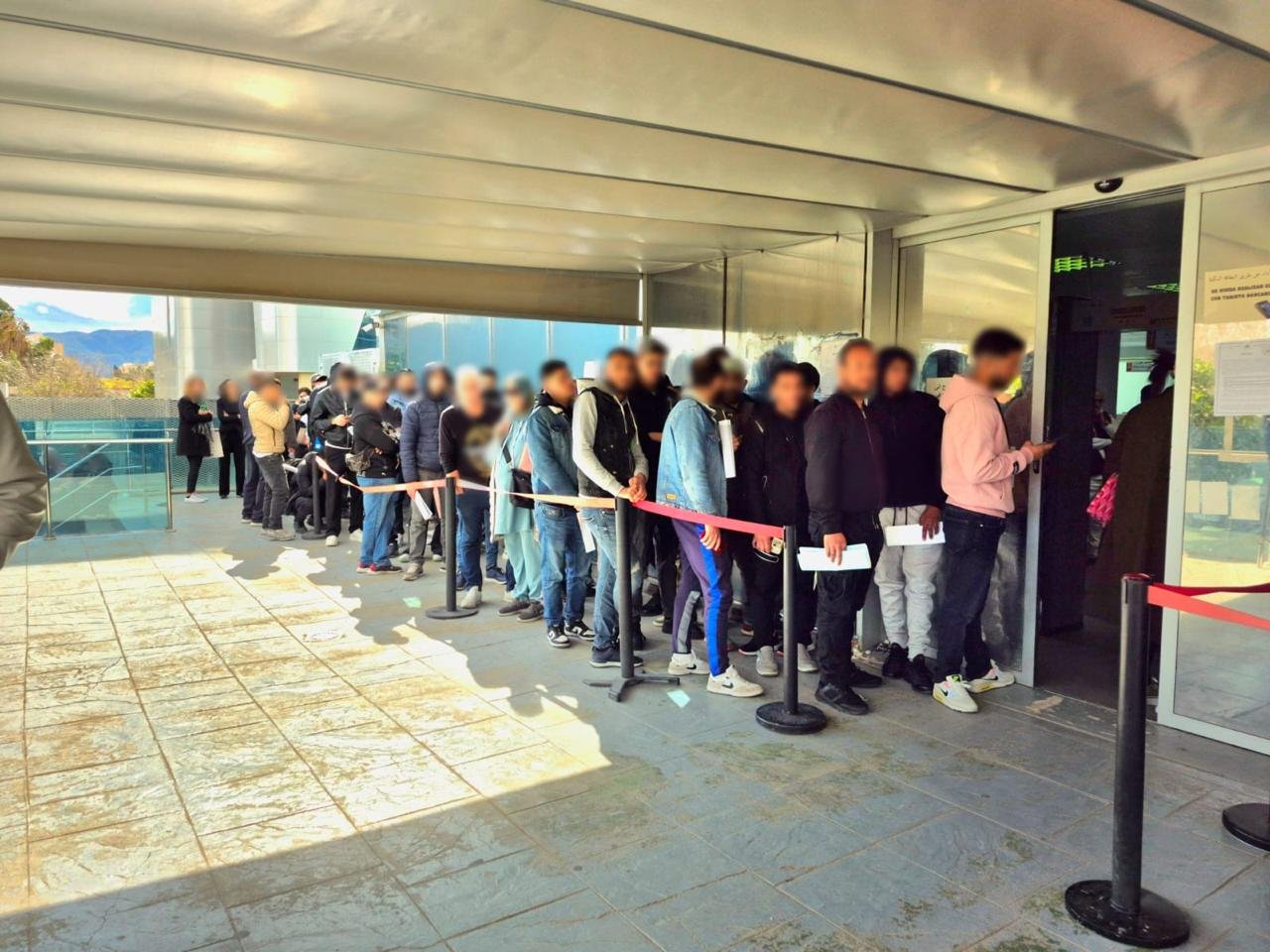 استجابة لعملية التسوية بإسبانيا.. القنصلية العامة للمغرب بمرسية تعتمد تدابير استثنائية لتسهيل الخدمات القنصلية